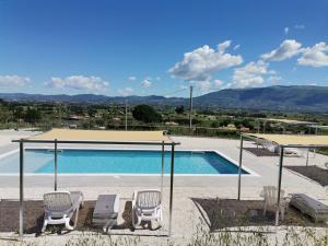 Agriturismo Incanto della Natura内部或周边的泳池