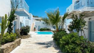 Bazén v ubytování BLUE DAISY House, Ornos, by MyconBay Mykonos nebo v jeho okolí