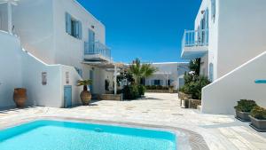 Bazén v ubytování BLUE DAISY House, Ornos, by MyconBay Mykonos nebo v jeho okolí
