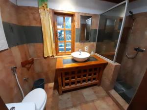 Ένα μπάνιο στο Mangga Lodge +48 φωτογραφίες