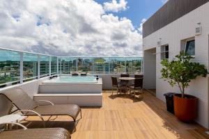 Balkón nebo terasa v ubytování Loft aconchegante, vista mar lateral, vaga privativa