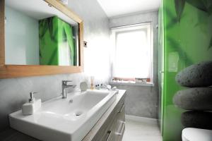 Kúpeľňa v ubytovaní Feel Good Penthouse With Jacuzzi