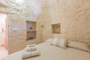 Postel nebo postele na pokoji v ubytování Trullo Pioppo gigante - jacuzzi + 52 fotografií