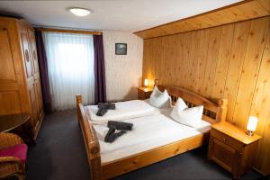Кровать или кровати в номере Landgasthof Bayerwald