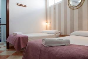 Postel nebo postele na pokoji v ubytování Hostal Colón
