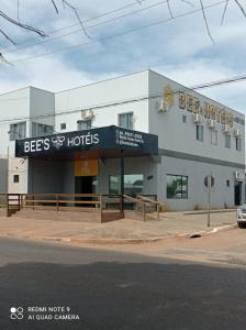 a building with a sign that reads beets hotels at Hotel Bee's Sorriso in Sorriso +37 photos