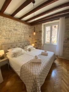 Postel nebo postele na pokoji v ubytování Palace Wall Residences