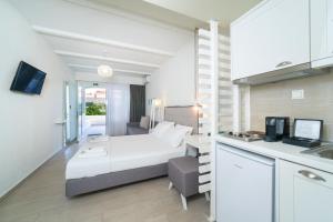 a hotel room with a bed and a kitchen at Aelia Villa in Limenas