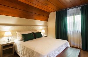 Cama ou camas em um quarto em Hotel Fioreze Chalés