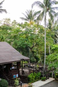 Сад в Baan Krating Phuket Resort -SHA Plus