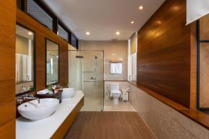 Ванная комната в Baan Krating Phuket Resort -SHA Plus