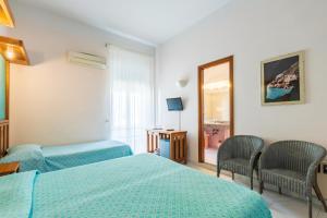 Postel nebo postele na pokoji v ubytování Albergo Miramare