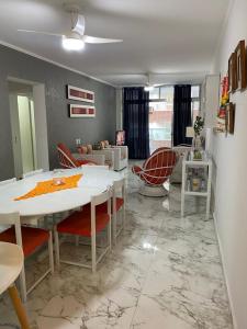 Gallery image of Apartamento Guarujá Pitangueiras 50 metros da Praia. in Guarujá