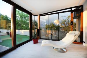 Bazén v ubytovaní Feel Good Penthouse With Jacuzzi alebo v jeho blízkosti