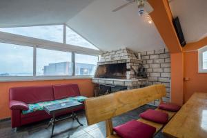 Posedenie v ubytovaní Luxury spacious apt near Znjan beach w sea view