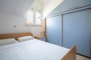 Posteľ alebo postele v izbe v ubytovaní Luxury spacious apt near Znjan beach w sea view