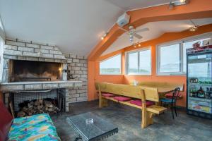 Posedenie v ubytovaní Luxury spacious apt near Znjan beach w sea view