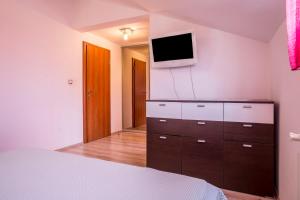 Televízia a/alebo spoločenská miestnosť v ubytovaní Luxury spacious apt near Znjan beach w sea view