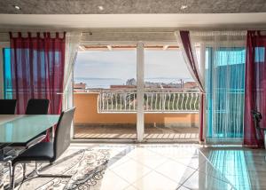 Balkón alebo terasa v ubytovaní Luxury spacious apt near Znjan beach w sea view