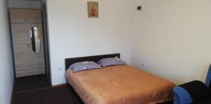 a bedroom with a bed with two pillows on it at Pensiune Piatra Mare in Nehoiu