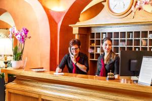 two women sitting at a counter talking on the phone at Hotel Sa Contonera in Àrbatax