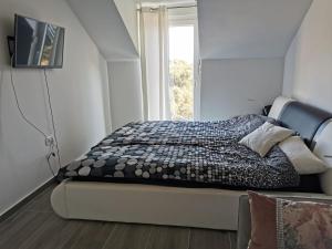 Postel nebo postele na pokoji v ubytování PALMandre (Pag Apartment Luxurious) + 37 fotografií
