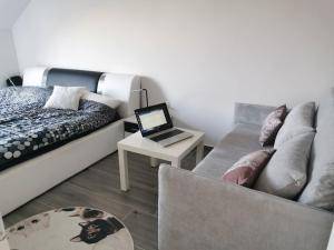 Postel nebo postele na pokoji v ubytování PALMandre (Pag Apartment Luxurious)