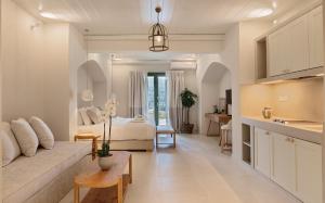 Kuchyň nebo kuchyňský kout v ubytování Casa Di Fiori Andros Suites