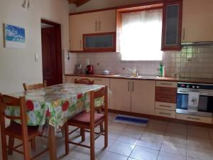 A kitchen or kitchenette at SOFIA'S HOUSE