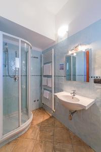 a bathroom with a sink and a shower at Il Gabbiano in La Maddalena