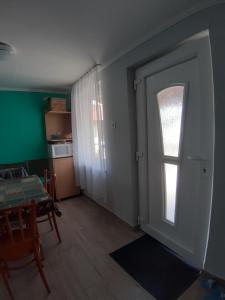 A kitchen or kitchenette at ALFA Szálláshely