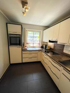 Kuchyň nebo kuchyňský kout v ubytování Ferienwohnung Lennefer