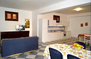 Kuchyňa alebo kuchynka v ubytovaní Villa PARADISE BIFAMILIARE San vito lo capo