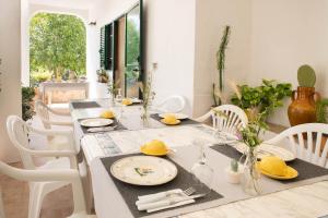 A restaurant or other place to eat at WePuglia La Maison-D B&B