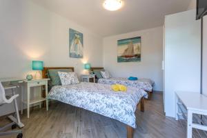 Postel nebo postele na pokoji v ubytování Family friendly Villa Zaneta with pool + 37 fotografií