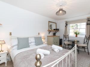 Afbeelding uit fotogalerij van Pass the Keys Stylish 2 Bed central Bath Apartment with Parking in Bath