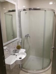 a bathroom with a shower and a sink and a shower at Appart Haut Standing à Tunis in El Aouina