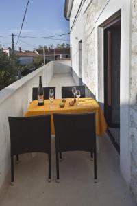 Fotografie z fotogalerie ubytování Holiday apartment in Funtana with balcony, air conditioning, WiFi, washing machine 4982-1 v destinaci Funtana