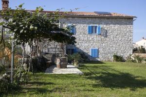 Zahrada ubytování Holiday apartment in Funtana with balcony, air conditioning, WiFi, washing machine 4982-9