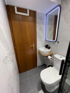 Koupelna v ubytování Q luxury rooms Perea center