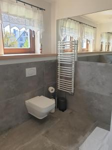 Koupelna v ubytování Apartamenty na Rycerskiej + 28 fotografií