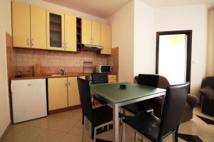 Kuchyň nebo kuchyňský kout v ubytování Apartment in Zadar with balcony, air conditioning, WiFi 858-3