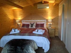 Ліжко або ліжка в номері Foxhill Lodges