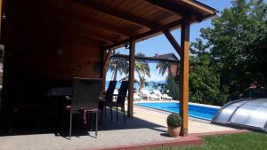 Piscina a Király Apartman o a prop