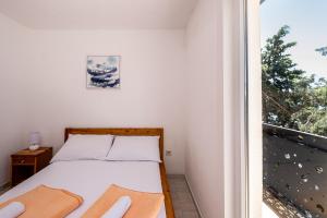 Posteľ alebo postele v izbe v ubytovaní Apartments Matea with Pool and sea view