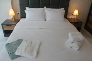 Postel nebo postele na pokoji v ubytování Horizons Hotel Rooms