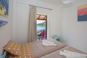 Postel nebo postele na pokoji v ubytování Spiros and Polyxeni Apartments Afionas