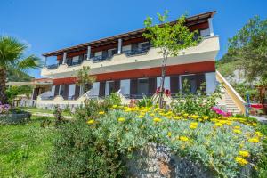 Zahrada ubytování Spiros and Polyxeni Apartments Afionas