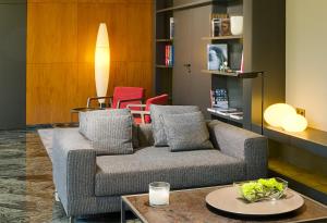 a living room with a couch and a table at Astari in Tarragona