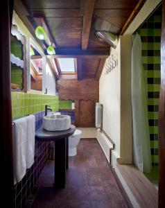Koupelna v ubytování Casa Vistaboa Ribeira Sacra + 36 fotografií